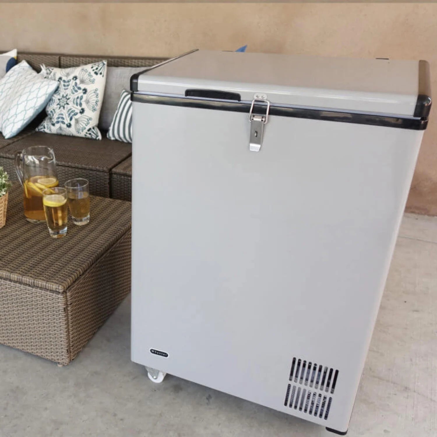 95 Quart Portable Wheeled Freezer B6664