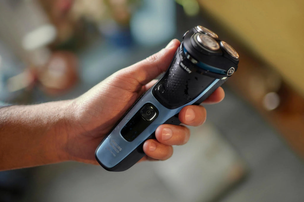Rechargeable Wet & Dry Electric Shaver with Pop-Up Trimmer and Storage Pouch A314