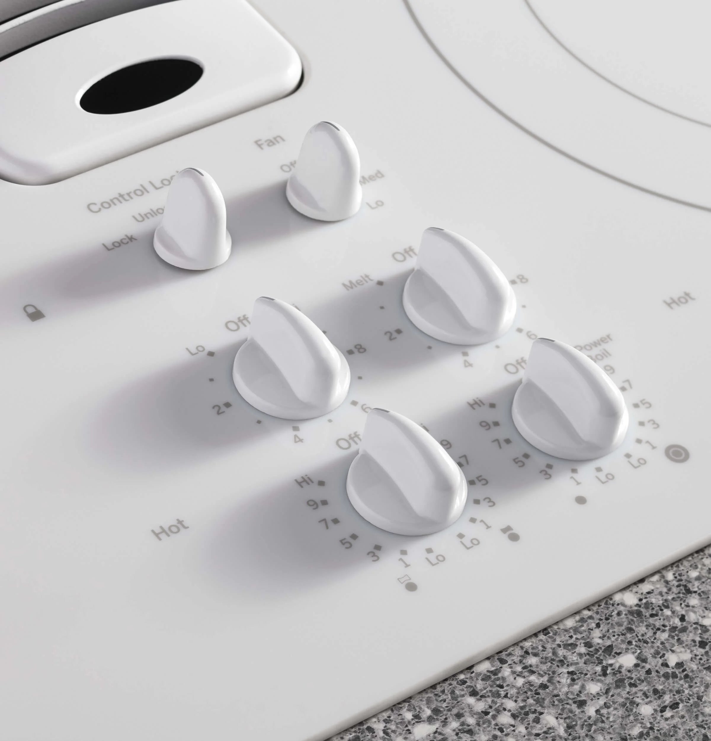 White 30 inch Downdraft Electric Cooktop D817