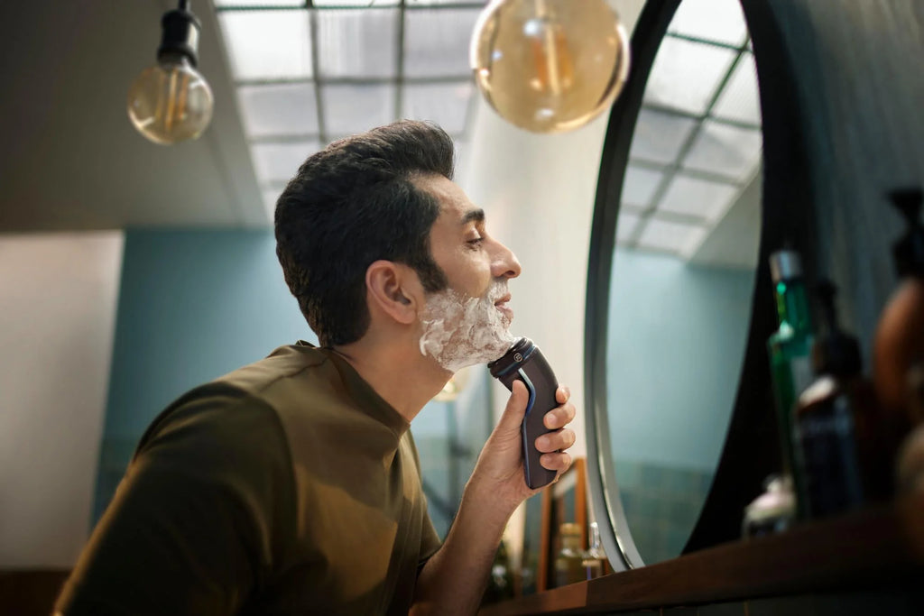 Rechargeable Wet & Dry Electric Shaver with Pop-Up Trimmer and Storage Pouch A314