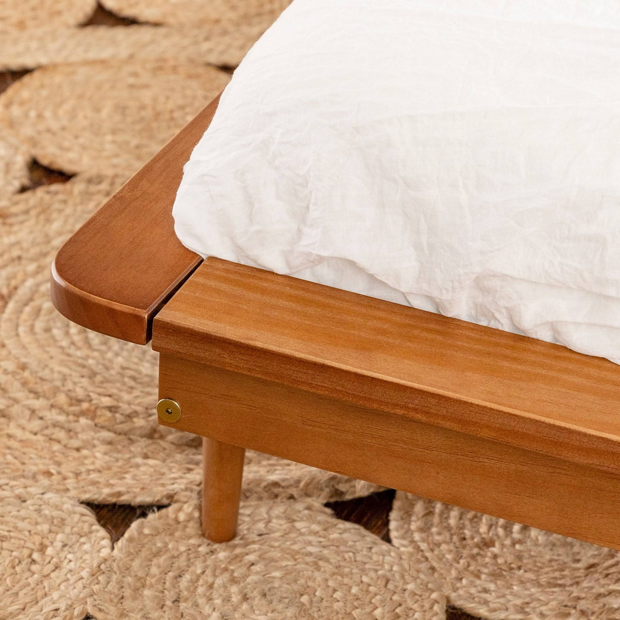 Solid Pine Wood Spindle Bed - Caramel - Queen Q9524