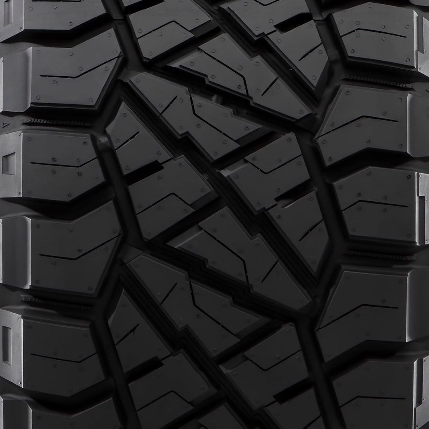 LT325/60R20 126/123Q E/10 Tire T344
